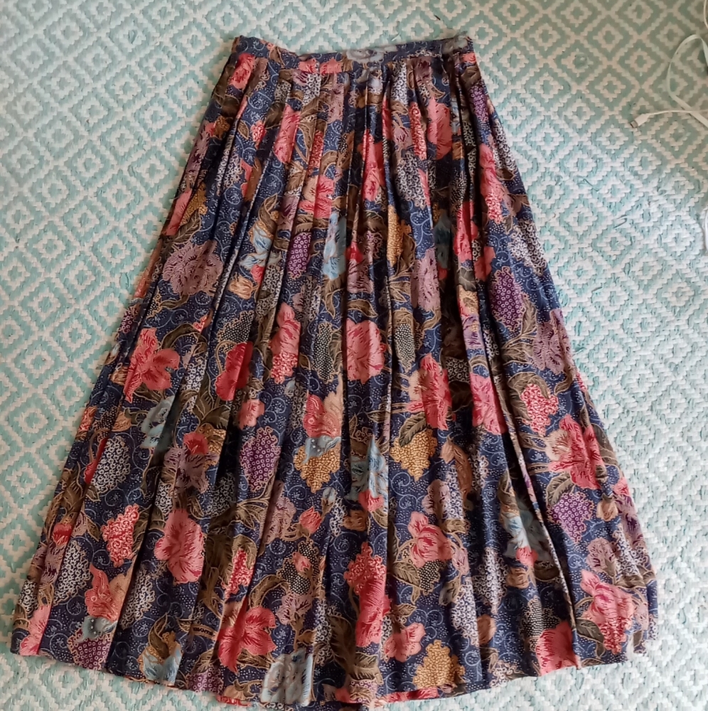 Ellen Tracy Vintage Silk Pleated Floral Skirt